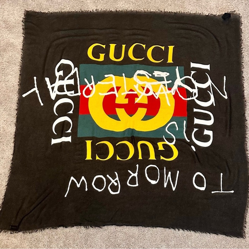 Gucci Coco Capitan Logo Shawl